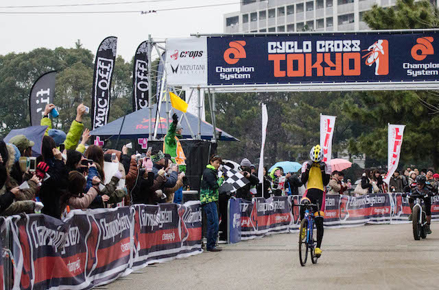 弱虫ペダルの渡辺航がエンデューロに参加(シクロクロス東京2015)
