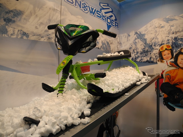 スタリオンジャパンが販売する子供用そり「スノースライダー」