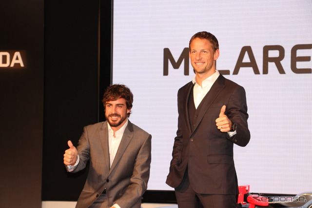 会見にはドライバーのフェルナンド・アロンソ(左)とジェンソン・バトン(右)も出席した