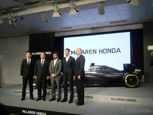 2月10日の会見。左からホンダの新井氏、伊東社長、アロンソ、バトン、マクラーレンのロン・デニス氏。