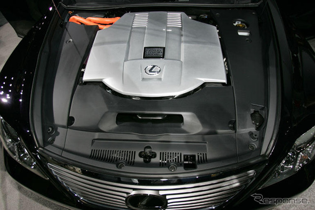 【ニューヨークモーターショー06】レクサス LS600hL は四輪駆動