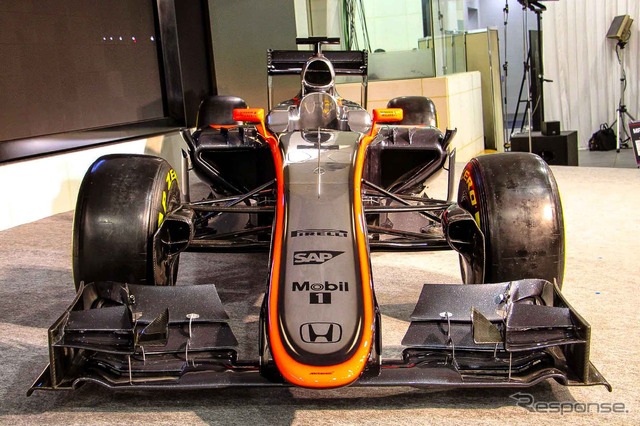 ホンダF1記者会見で展示された、マクラーレン・ホンダ『MP4-30』