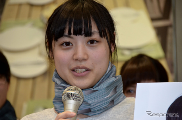 BMWと女子大生がコラボ…BMW Motorradイメージしスカーフをデザイン