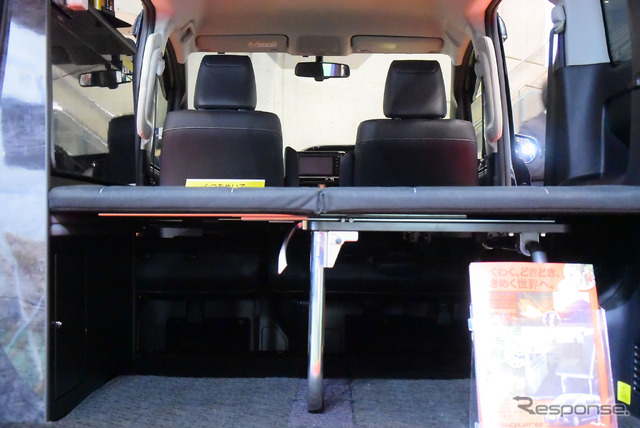 トヨタ エスクァイア 車中泊仕様(キャンピングカーショー15)