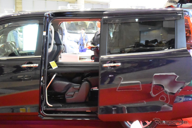 トヨタ エスクァイア 車中泊仕様(キャンピングカーショー15)
