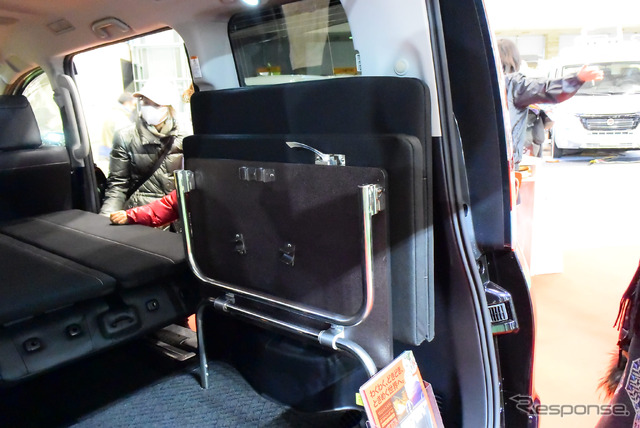 トヨタ エスクァイア 車中泊仕様(キャンピングカーショー15)