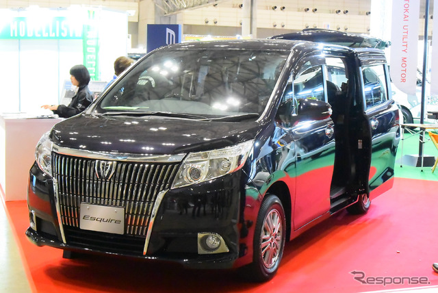 トヨタ エスクァイア 車中泊仕様(キャンピングカーショー15)