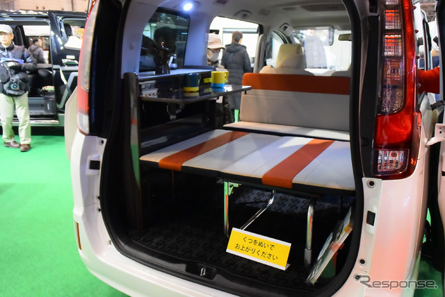 トヨタ ノア 車中泊仕様(キャンピングカーショー15)