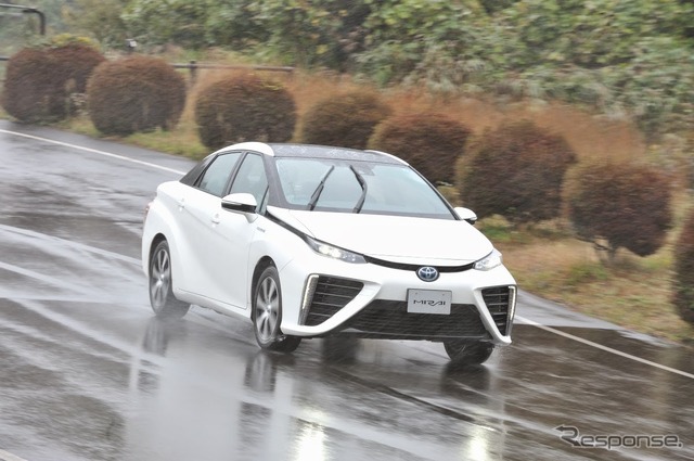トヨタ MIRAI