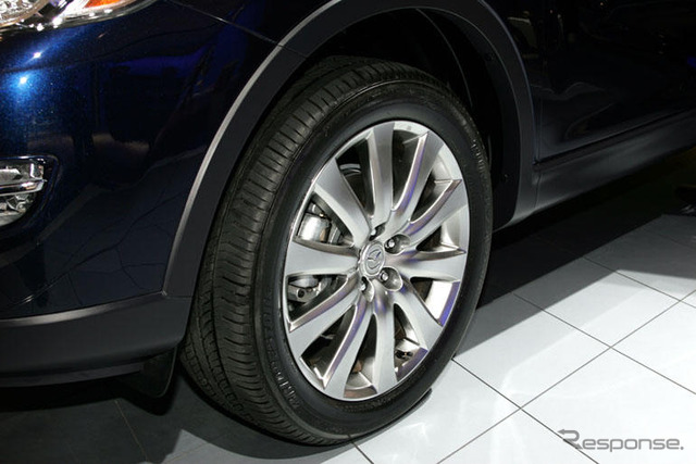 【ニューヨークモーターショー06】マツダ CX-9 は「洗練されたお兄さん」