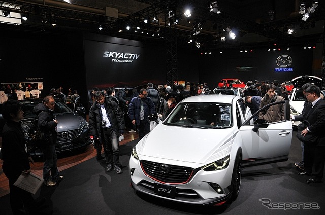 東京オートサロンとほとんど雰囲気が同じだったマツダのブース。新型ロードスターもあった(大阪オートメッセ15)