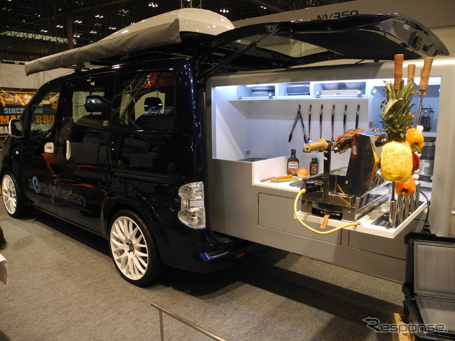 日産自動車が展示した「e-NV200 バーベキューカー」