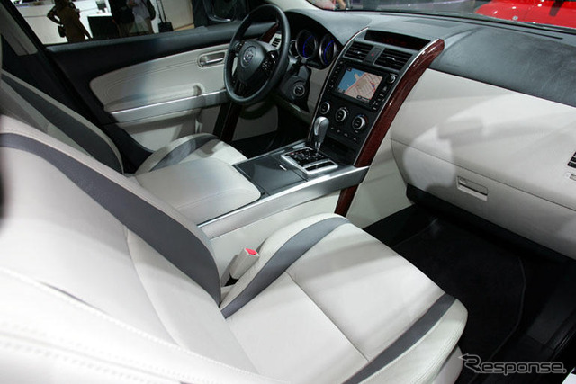 【ニューヨークモーターショー06】マツダ CX-9、シンプルな流れ