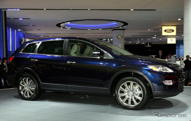 【ニューヨークモーターショー06】マツダ CX-9、シンプルな流れ
