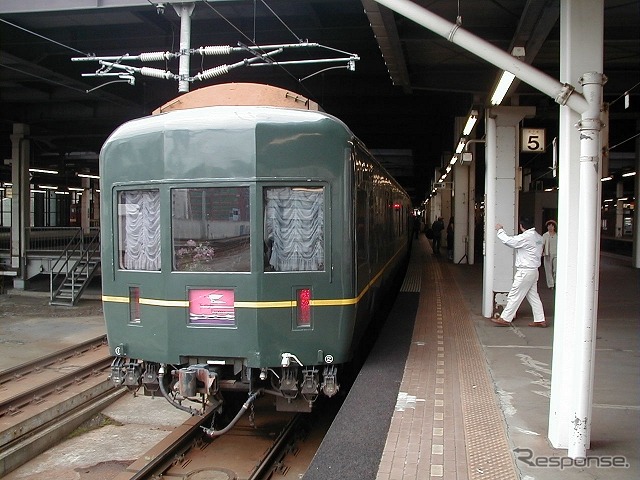 今年3月で廃止される大阪~札幌間の臨時寝台特急『トワイライトエクスプレス』。『瑞風』は『トワイライトエクスプレス』の伝統を受け継ぐ列車とし、「TWILIGHT EXPRESS」をサブタイトルとして付け加えている。