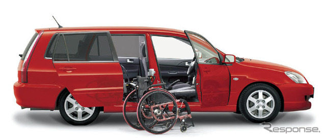 【バリアフリー06】三菱自動車、i の助手席回転スライドシート車など出品