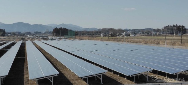 友部~内原間の操車場跡地に整備された太陽電池発電設備。2月26日から運用を開始する。