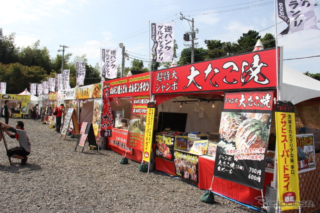 逆バンクオアシスにはご当地グルメの屋台が多数出店