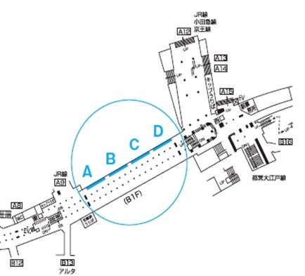 新宿に10万匹のスライムが出現!?指でプチッと討伐できる…「スライムベス」や「メタルスライム」の姿も
