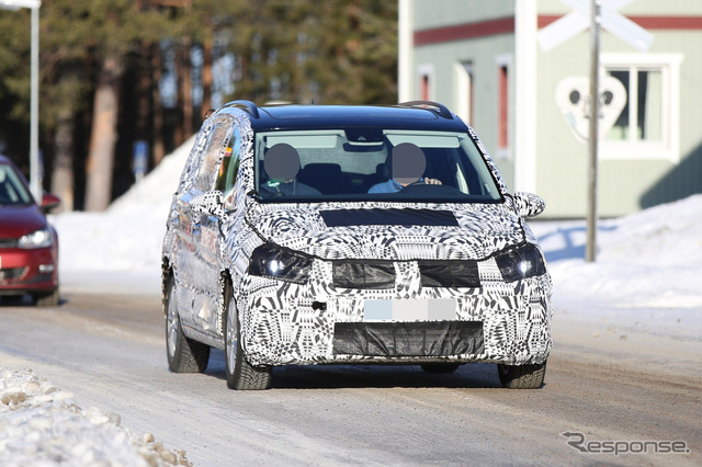 フォルクスワーゲン トゥーラン 次期型 スクープ写真