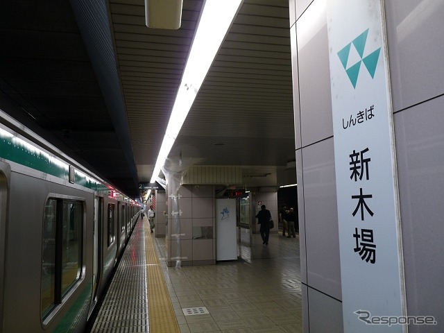 りんかい線の新木場駅。京葉線のホームとは独立しているが、線路は同駅の蘇我方でつながっており、直通運転は不可能ではない。