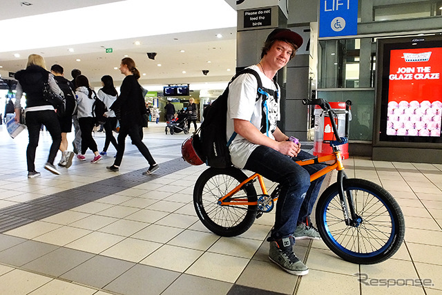 メルボルンのターミナル、フリンダーズ・ストリート(Flinders Street)駅で出会ったBMX男子