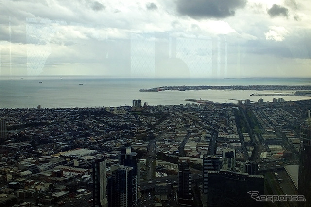 ユーレカスカイデッキ(Eureka Tower)からビクトリア港を望む