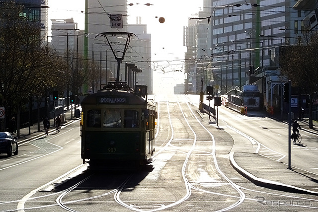 メルボルンの朝。路面電車「トラム」が行く