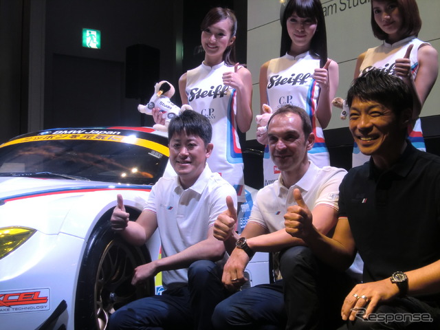 前列左から、荒、ミューラー、鈴木代表。