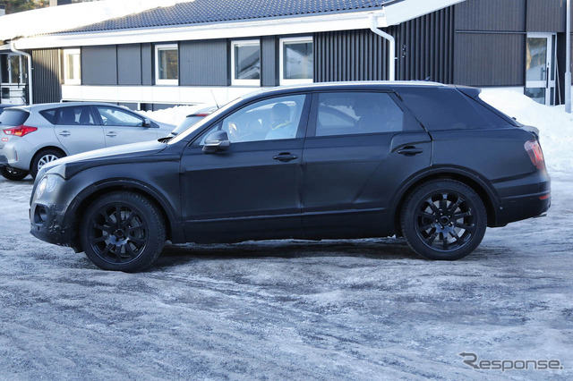 ベントレー BENTAYGA(ベンテイガ)スクープ写真