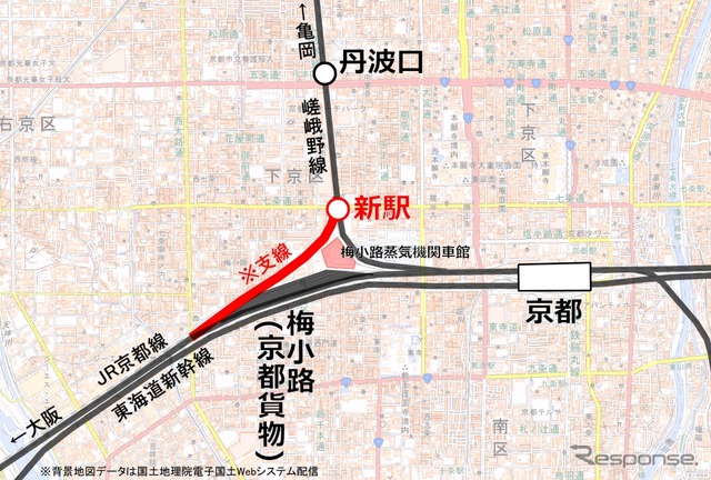 廃止が決まった梅小路~丹波口間の支線と2019年春開業予定の新駅の位置。新駅は支線と嵯峨野線のほぼ合流地点に建設される。