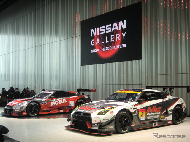 手前はGT300クラスに参戦するGT-R、奥がGT500クラスのGT-R。