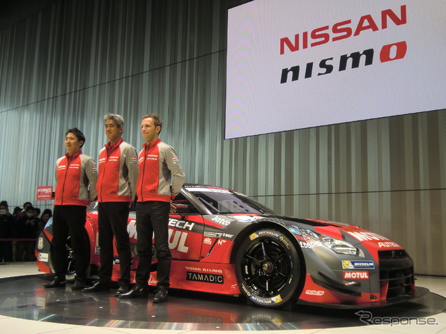 GT500に参戦するニスモの（左から）松田次生、鈴木監督、クインタレッリ。