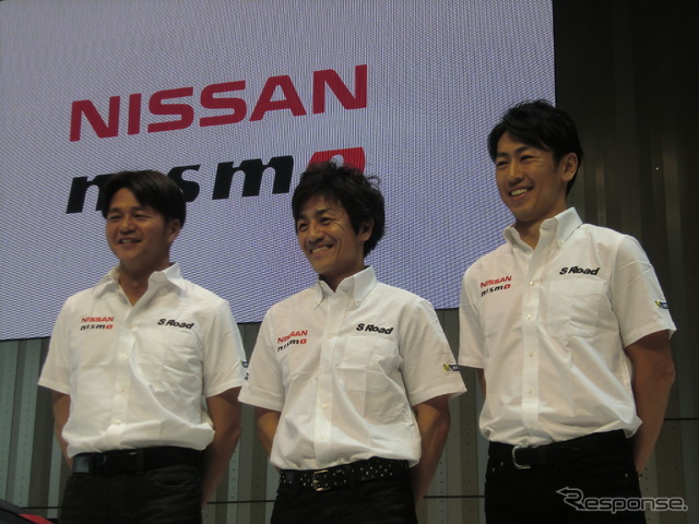 GT500に参戦するMOLAの（左から）本山哲、大駅監督、柳田真孝。