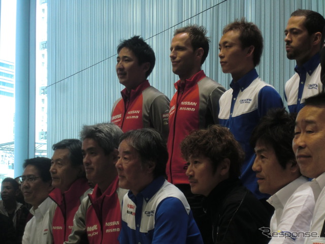 松田(後列左端)は今季、SUPER GTではGT500連覇に挑む(右横は相棒のクインタレッリ)。