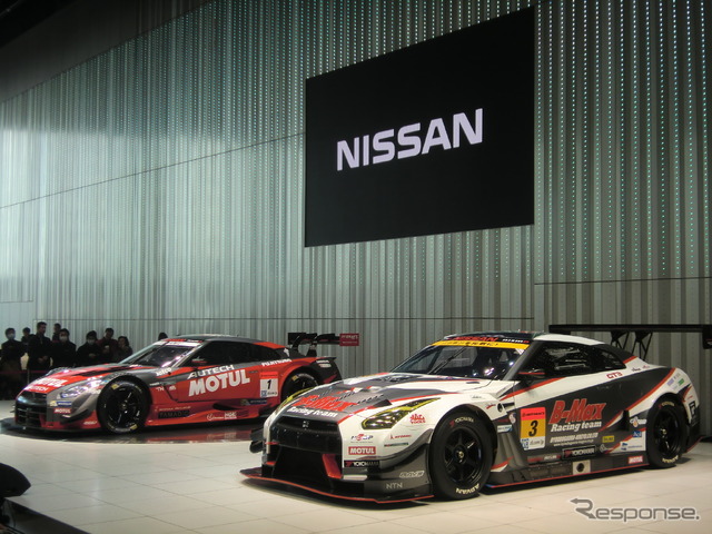日産/ニスモは28日に、横浜の日産グローバル本社ギャラリーで今季のモータースポーツ活動に関する発表会を実施した(右はGT300、左はGT500に参戦するGT-R)。