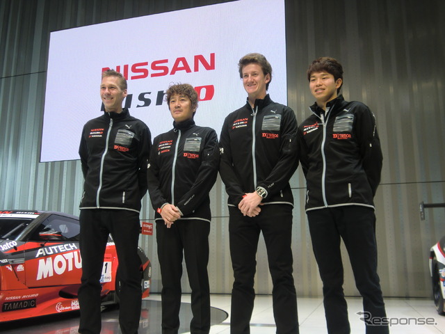 GT500を戦うKONDO RACINGの(左から)クルム、近藤真彦監督、オルドネス、佐々木大樹。クルムはLMP1の開発主担も務め、オルドネスもルマンに参戦予定。
