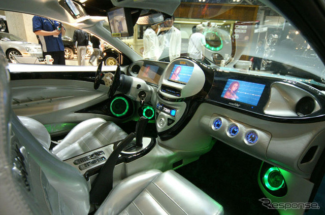 【東京スペシャルインポートカーショー06】未確認カスタムオーディオマシン登場!?