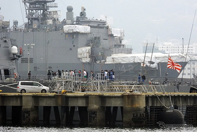 佐世保港クルーズから見えたイージス艦「あしがら」。三菱重工業長崎造船所で建造