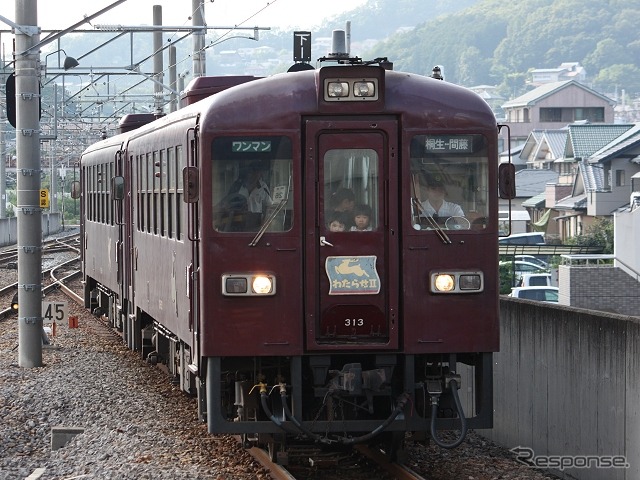 わ89-302の引退により、わたらせ渓谷鐵道で最も古い車両は1990年増備の、わ89-311～313になる。写真は、わ89-313（手前）と、わ89-311（奥）の2両。