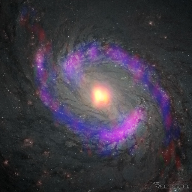 アルマ望遠鏡とハッブル宇宙望遠鏡で観測した、渦巻銀河M77の中心部