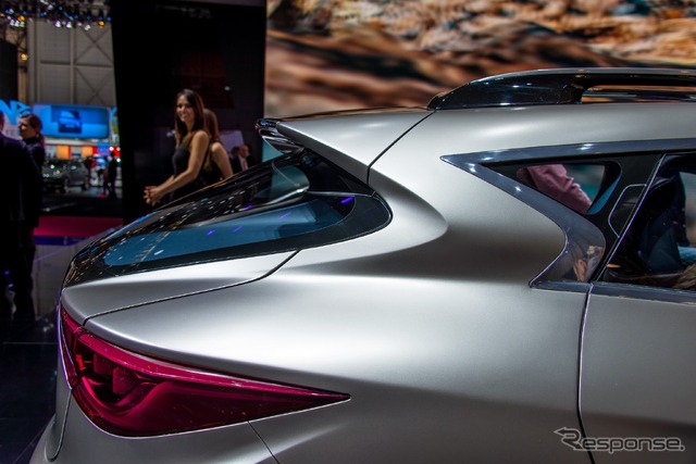 インフィニティ QX30 コンセプト(ジュネーブモーターショー15)