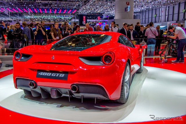 フェラーリ 488 GTB(ジュネーブモーターショー15)