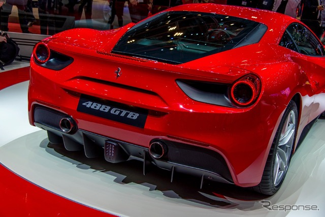 フェラーリ 488 GTB(ジュネーブモーターショー15)