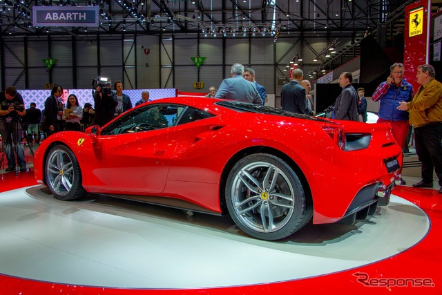 フェラーリ 488 GTB(ジュネーブモーターショー15)