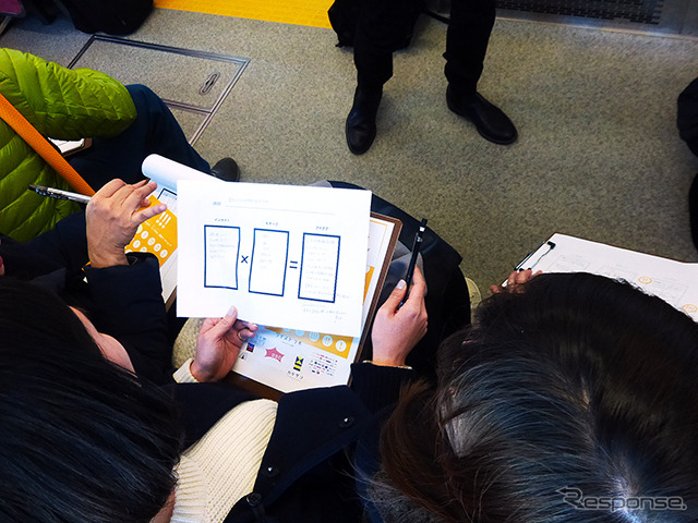 都電貸切電車のなかでは、電車の待ち時間の有効活用についてアイデアをみんなで出し合った(D2Cグループのツイストラボが実施した「都電貸切アイデア発想ワークショップ」(3月5日、早稲田大学、早稲田~荒川車庫前))