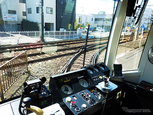 荒川車庫に入庫する都電8800形貸切電車(D2Cグループのツイストラボが実施した「都電貸切アイデア発想ワークショップ」(3月5日、早稲田大学、早稲田~荒川車庫前))