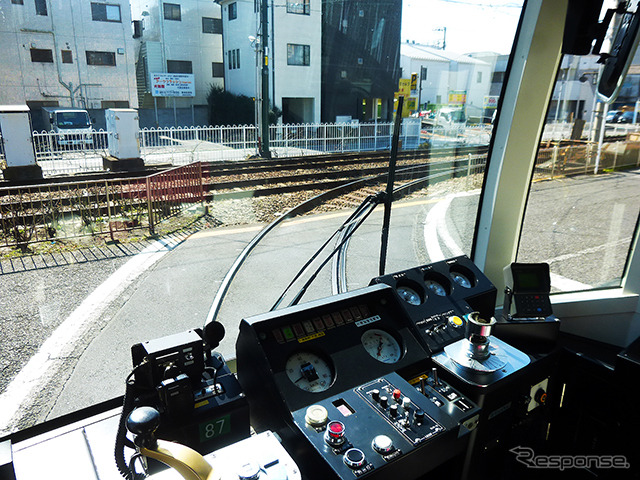 荒川車庫に入庫する都電8800形貸切電車(D2Cグループのツイストラボが実施した「都電貸切アイデア発想ワークショップ」(3月5日、早稲田大学、早稲田~荒川車庫前))