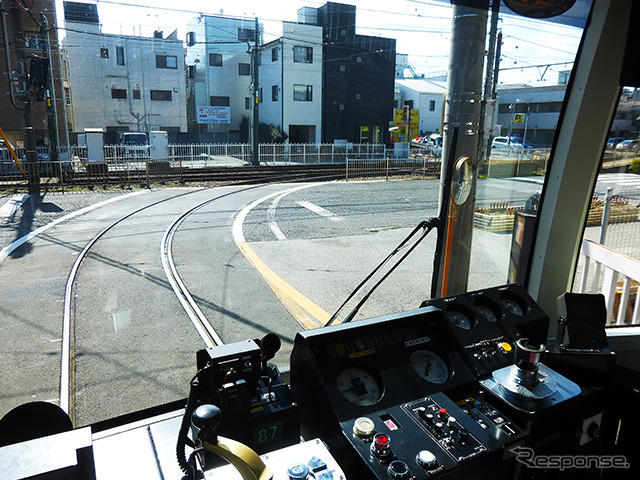 荒川車庫に入庫する都電8800形貸切電車(D2Cグループのツイストラボが実施した「都電貸切アイデア発想ワークショップ」(3月5日、早稲田大学、早稲田~荒川車庫前))