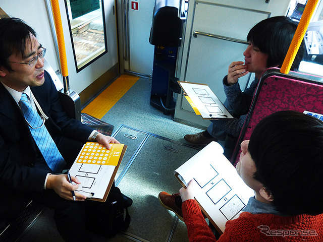 都電貸切電車のなかでは、電車の待ち時間の有効活用についてアイデアをみんなで出し合った（D2Cグループのツイストラボが実施した「都電貸切アイデア発想ワークショップ」（3月5日、早稲田大学、早稲田～荒川車庫前））